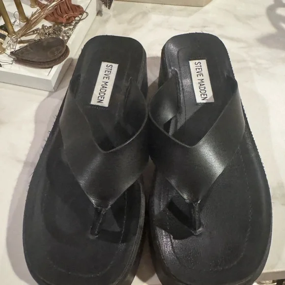 Steve Madden Black Platform Sandals - Picture 1 of 4